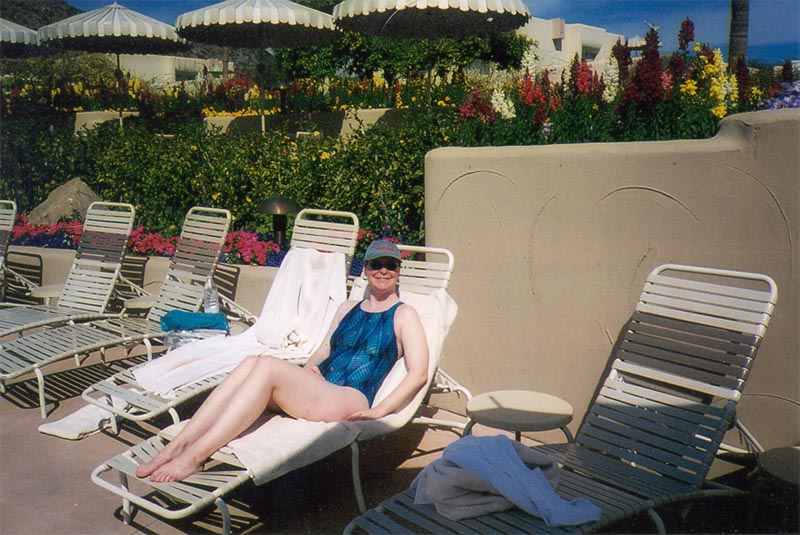 Cindy Relaxing Poolside.jpg 112.8K